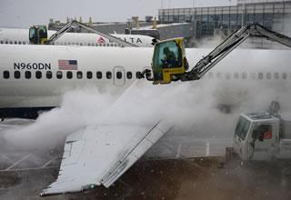 de-ice plane